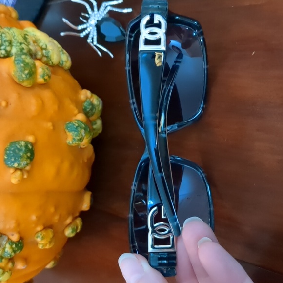 DG Sunglasses - Picture 3 of 8